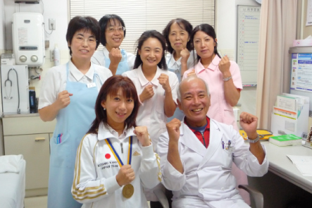 Karateの全日本硬式空手メンバーの山本さんが激しい腹痛と全胸部痛で9月20日来院しました